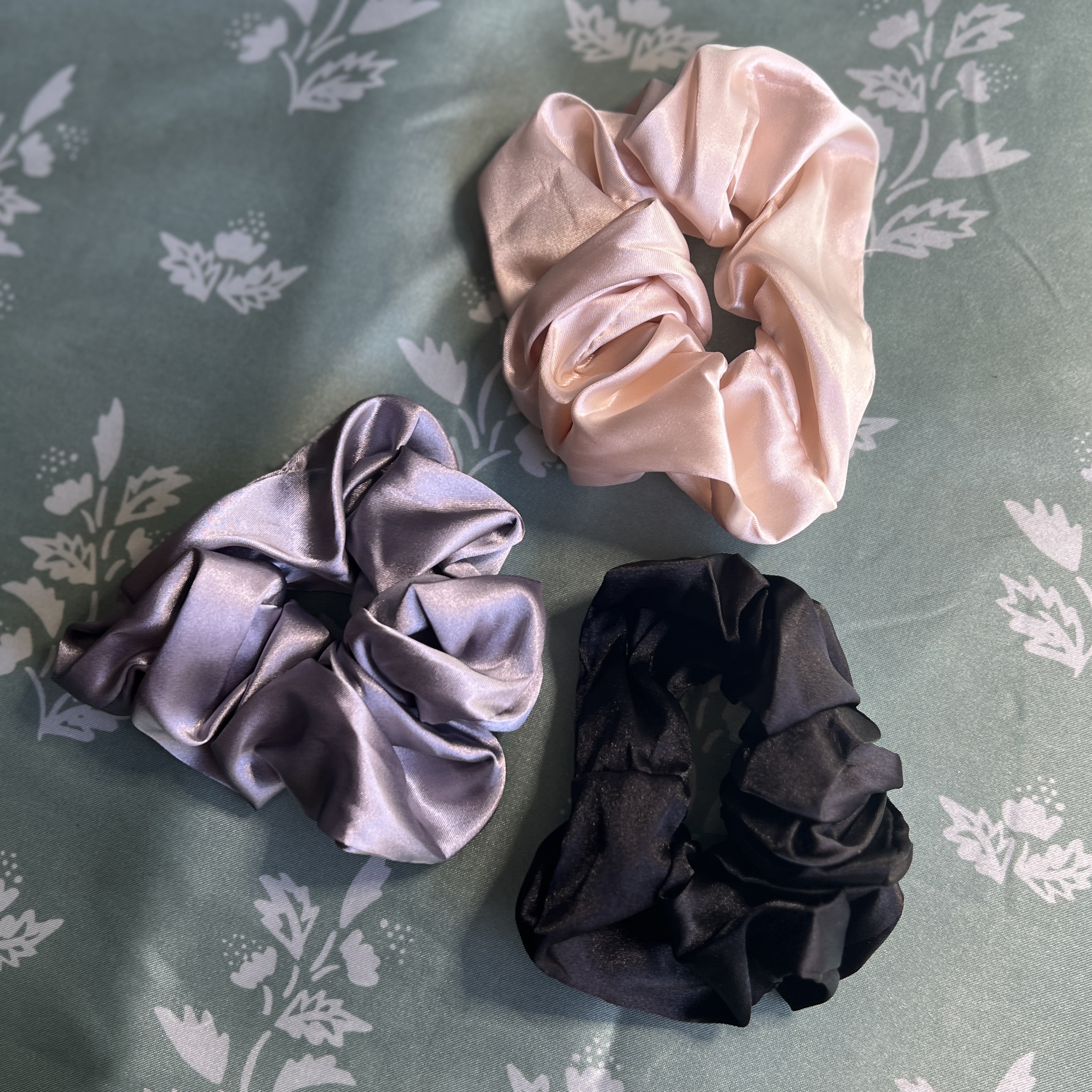 Lustre Tie